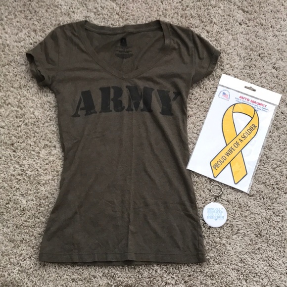 Tops - Army t-shirt with neck size small